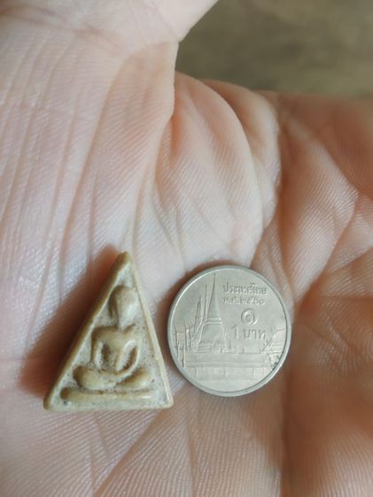 พระเนื้อผงน้ำมันพิมพ์เล็ก(พระพิมพ์พระนางพญาพิมพ์เล็กหลังเรียบ(รูปทรงพิมพ์พระสมเด็จ)(270307)(ไม่ทราบพระเกจิที่สร้าง))พระเครื่องรางของมงคล รูปที่ 5