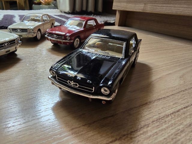 รถโมเดลเหล็กclassic Ford Mustang 1964เป็นของใช้สะสม ตกแต่งบ้านร้านกาแฟอาหารร้านรถได้เป็นของขวัญจ้ะ รูปที่ 4