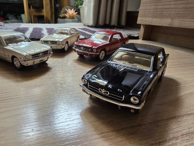 รถโมเดลเหล็กclassic Ford Mustang 1964เป็นของใช้สะสม ตกแต่งบ้านร้านกาแฟอาหารร้านรถได้เป็นของขวัญจ้ะ รูปที่ 2