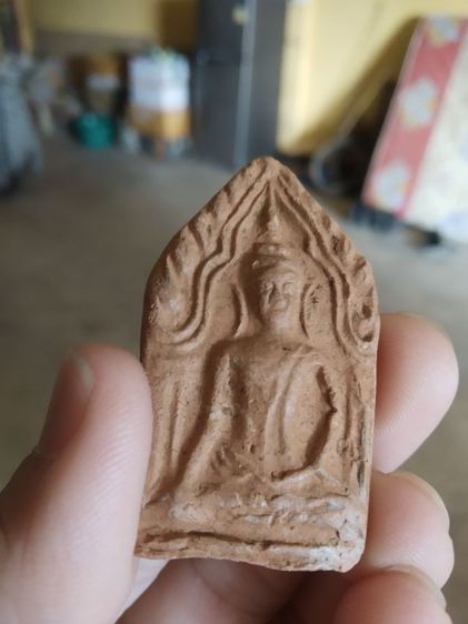 พระเนื้อดิน(พระขุนแผนเนื้อดินหลังเรียบ(พระใหม่ไม่ค่อยสวยขอคนรับได้)(270332)(ไม่ทราบพระเกจิที่สร้าง))พระบ้านพระเครื่องรางของมงคล รูปที่ 4