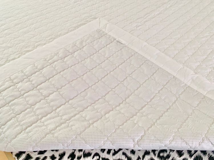 ผ้าปูรองนอน ขนาด 5ฟุต สีขาวปักลายตารางทั้งผืน ยี่ห้อ Eight Room (สภาพใหม่) (สินค้าหายาก) มือสองสภาพดี สินค้าญี่ปุ่น-เกาหลีแท้ รูปที่ 10