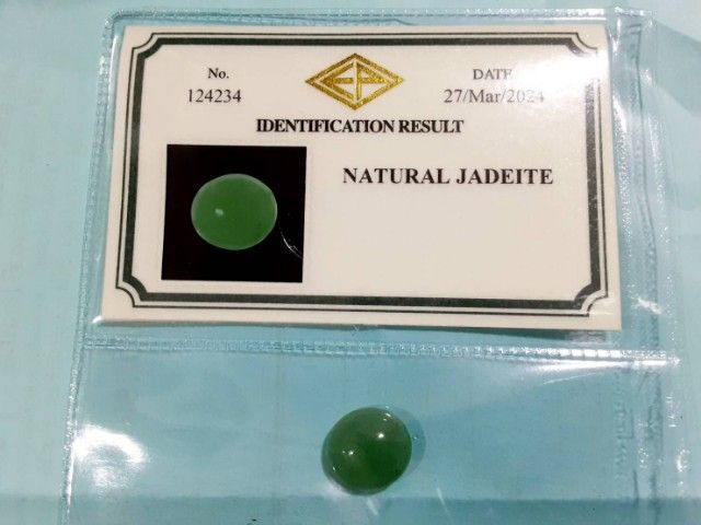 หยกพม่าแท้ เนื้อดี ไม่ทึบ เนื้อเสมอ เม็ดใหญ่ 10.805 กะรัต สวย เจได A JADE สวยสมราคา รูปที่ 5