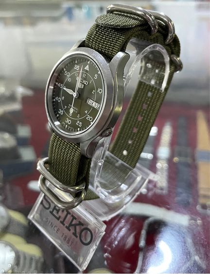 Field watch of Seiko 5 Automatic with green dial (snk805’ serie) รูปที่ 5