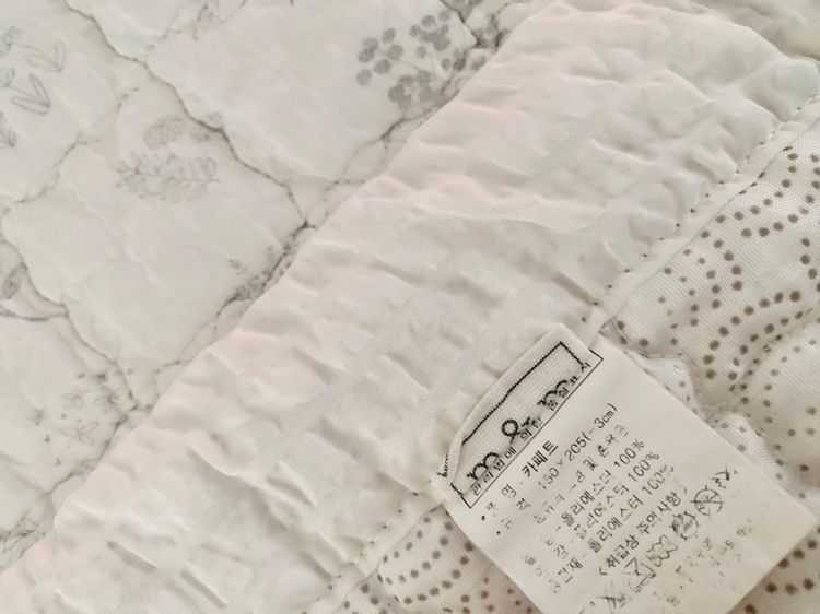 ผ้าปูรองนอน ขนาด 5ฟุต สีขาวลายดอกวินเทจสีเทา ยี่ห้อ M M (สภาพใหม่) มือสองสภาพดี สินค้าญี่ปุ่น-เกาหลีแท้ รูปที่ 9