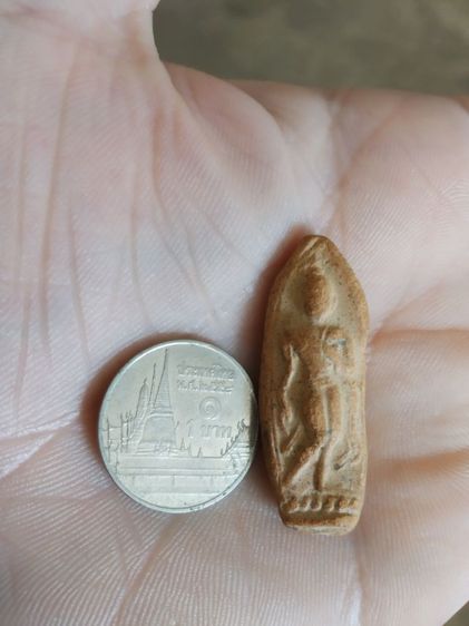 พระเนื้อดิน(พระพิมพ์พระปางลีลาสวรรค์ยืนหรือพระปางลีลากำแพงเขย่ง(พระใหม่)(280310)(ไม่ทราบพระเกจิที่สร้าง))พระบ้านพระเครื่องรางของมงคล รูปที่ 9