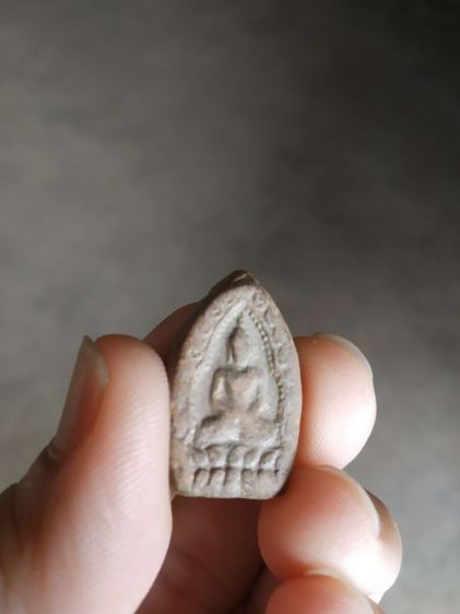 พระเนื้อดินพิมพ์เล็ก(พระพิมพ์พระกลีบบัวนั่งบนฐานบัวหลังเรียบ(280372)(ไม่ทราบพระเกจิที่สร้าง))พระบ้านพระเครื่องรางของมงคล รูปที่ 5