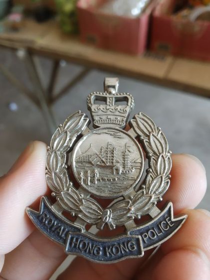ตราประทับเนื้อโลหะ(ตราประจำกองตำรวจฮ่องกงเนื้อโลหะสีเงิน(1969-1997)(ศตวรรษที่19))ของสะสมหรือเอาไว้โชว์ รูปที่ 3