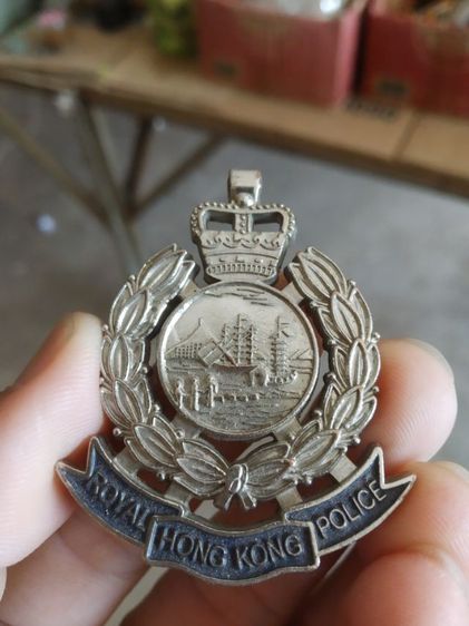 ตราประทับเนื้อโลหะ(ตราประจำกองตำรวจฮ่องกงเนื้อโลหะสีเงิน(1969-1997)(ศตวรรษที่19))ของสะสมหรือเอาไว้โชว์ รูปที่ 4