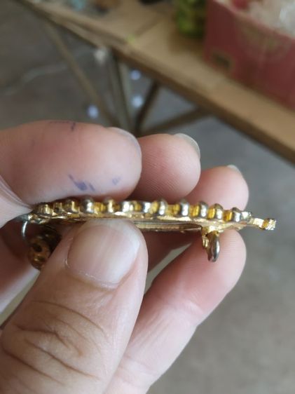 พระเนื้อโลหะ(เข็มกลัดพระพุทธเมตตา(ประเทศอินเดีย)(สภาพไม่ค่อยสวยขอคนที่รับ))พระเครื่องรางของมงคล รูปที่ 13