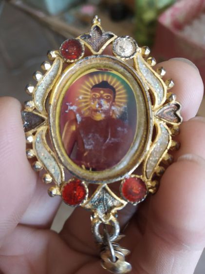 พระเนื้อโลหะ(เข็มกลัดพระพุทธเมตตา(ประเทศอินเดีย)(สภาพไม่ค่อยสวยขอคนที่รับ))พระเครื่องรางของมงคล รูปที่ 5