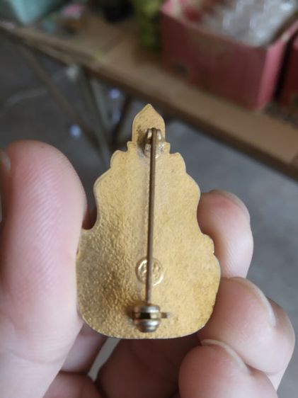 เข็มกลัดที่ระลึก(เข็มกลัดที่ระลึกฉลองสิริราชสมบัติครบ60ปีพุทธศักราช2549จัดทำโดยสำนักงานปลัดสำนักนายกรัฐมนตรี(สปน))ไม่มีกล่องเดิม รูปที่ 9