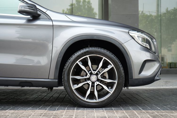 Mercedes-Benz GLA-Class 2015 GLA200 Utility-car เบนซิน ไม่ติดแก๊ส เกียร์อัตโนมัติ เทา รูปที่ 3