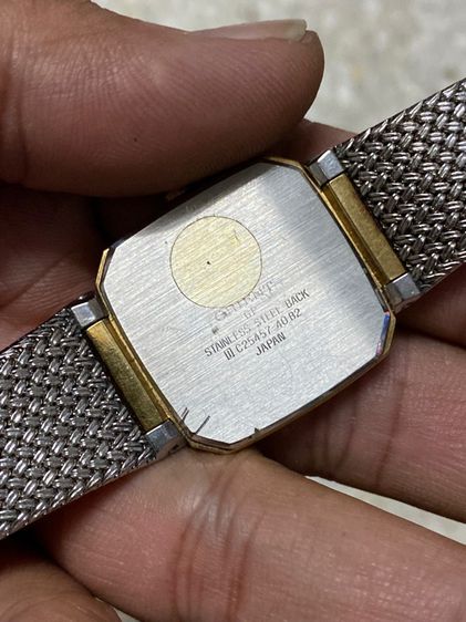 นาฬิกายี่ห้อ CHANDOR  by Orient  ควอทซ์ แท้มือสอง วินเทจทองสวย  มีรอยดำที่สายทั้งสองข้าง สายยาว 17 เซนติเมตร  950฿ รูปที่ 3
