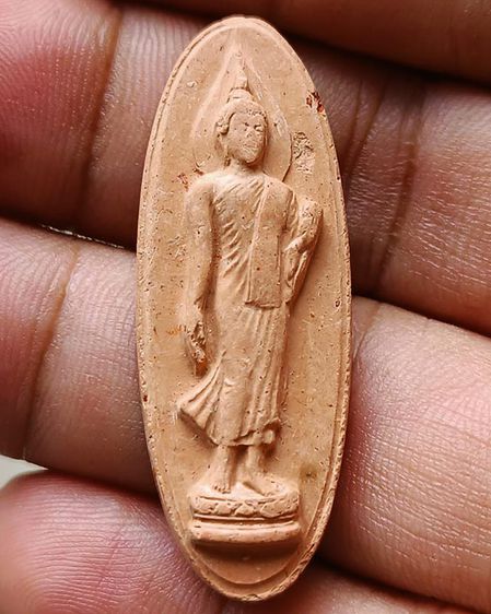 พระลีลา 25 พุทธศตวรรษ เนื้อดินแร่ พร้อมกล่องกำมะหยี่สวยงาม รูปที่ 3