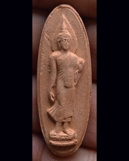 พระลีลา 25 พุทธศตวรรษ เนื้อดินแร่ พร้อมกล่องกำมะหยี่สวยงาม