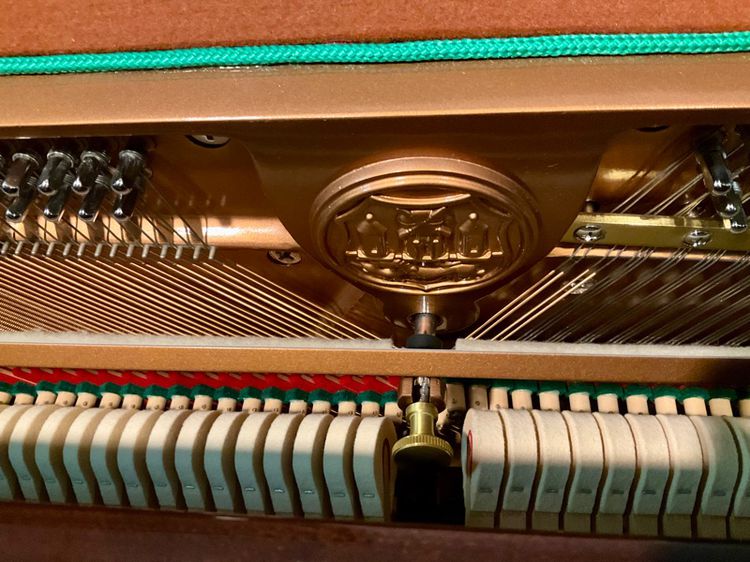เปียโน Ritmuller up110 r2 สีน้ำตาลลายไม้  รูปที่ 9
