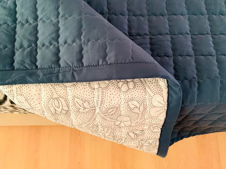 ผ้าปูรองนอน (แบบหนา) ขนาด 5ฟุต สีน้ำเงินปักลายตารางทั้งผืน (ใหม่) (โทนสีหายาก) มือสองสภาพดี สินค้าญี่ปุ่น-เกาหลีแท้ รูปที่ 6