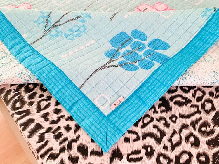 ผ้าปูรองนอน (แบบหนา) ขนาด 5ฟุต สีฟ้าลายดอกหลากสี ยี่ห้อ SOO AND JEE มือสองสภาพดี สินค้าญี่ปุ่น-เกาหลีแท้ รูปที่ 11