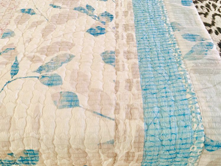ผ้าปูรองนอน (แบบหนา) ขนาด 5ฟุต สีฟ้าขาวลายดอกวินเทจ ยี่ห้อ ARPEGGIO (สภาพใหม่) มือสองสภาพดี สินค้าญี่ปุ่น-เกาหลีแท้ รูปที่ 6