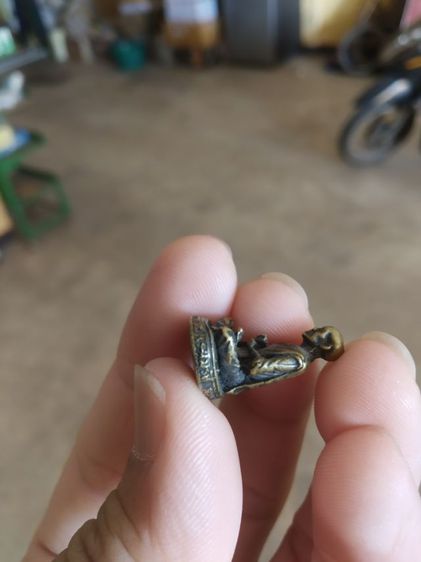 พระเนื้อทองเหลืองผสมพิมพ์เล็ก(พระรูปหล่อสมเด็จพุฒาจารย์โตพรหมรังสีวัดระฆังโฆสิตาราม(รุ่นอนุสรณ์118ปี)(กรุงเทพฯปี2533))พระเครื่องรางของมงคล รูปที่ 16