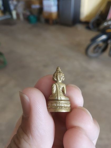 พระเนื้อทองเหลืองพิมพ์เล็ก(พระรูปหล่อพระมหาเศรษฐีนวโกฏิ(ไม่รู้อายุ)(ไม่ทราบพระเกจิที่สร้าง))พระบ้านพระเครื่องรางของมงคล รูปที่ 11