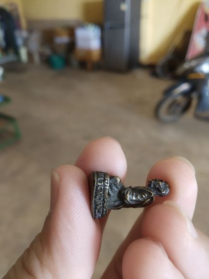 พระเนื้อทองเหลืองพิมพ์เล็ก(พระรูปหล่อพระหลวงพ่อเยี่ยมวัดเขาโพธิ์ทอง(จังหวัดชลบุรี)(ไม่มีกริ่ง))พระบ้านพระเครื่องรางของมงคล รูปที่ 8