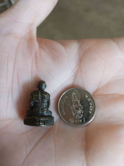 พระเนื้อทองเหลืองพิมพ์เล็ก(พระรูปหล่อพระหลวงพ่อเยี่ยมวัดเขาโพธิ์ทอง(จังหวัดชลบุรี)(ไม่มีกริ่ง))พระบ้านพระเครื่องรางของมงคล รูปที่ 16