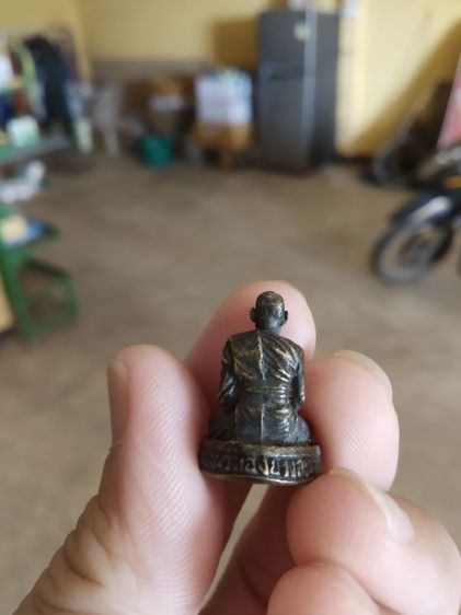 พระเนื้อทองเหลืองพิมพ์เล็ก(พระรูปหล่อพระหลวงพ่อเยี่ยมวัดเขาโพธิ์ทอง(จังหวัดชลบุรี)(ไม่มีกริ่ง))พระบ้านพระเครื่องรางของมงคล รูปที่ 4