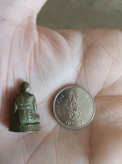 พระเนื้อทองเหลืองพิมพ์เล็ก(พระรูปหล่อพระหลวงพ่ออ้วน(พระครูประทีปปัญญาโสภณ)(หล่อโบราณตัดช่อ)วัดกันจาน(จังหวัดศรีสะเกษ))พระเครื่องของมงคล รูปที่ 16