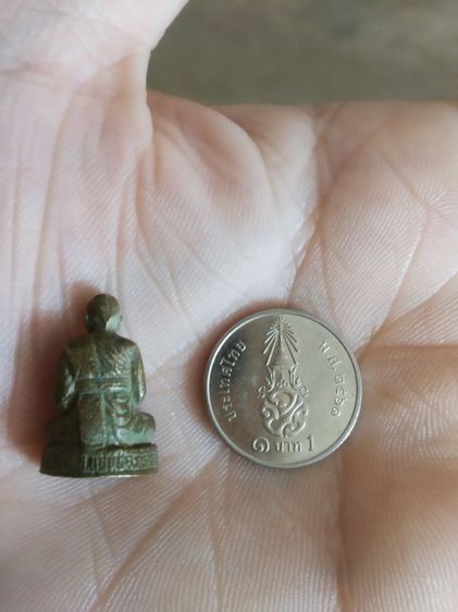 พระเนื้อทองเหลืองพิมพ์เล็ก(พระรูปหล่อพระหลวงพ่ออ้วน(พระครูประทีปปัญญาโสภณ)(หล่อโบราณตัดช่อ)วัดกันจาน(จังหวัดศรีสะเกษ))พระเครื่องของมงคล รูปที่ 15