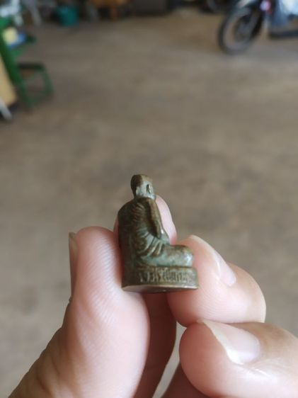 พระเนื้อทองเหลืองพิมพ์เล็ก(พระรูปหล่อพระหลวงพ่ออ้วน(พระครูประทีปปัญญาโสภณ)(หล่อโบราณตัดช่อ)วัดกันจาน(จังหวัดศรีสะเกษ))พระเครื่องของมงคล รูปที่ 18