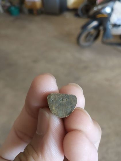 พระเนื้อทองเหลืองพิมพ์เล็ก(พระรูปหล่อพระหลวงพ่ออ้วน(พระครูประทีปปัญญาโสภณ)(หล่อโบราณตัดช่อ)วัดกันจาน(จังหวัดศรีสะเกษ))พระเครื่องของมงคล รูปที่ 11