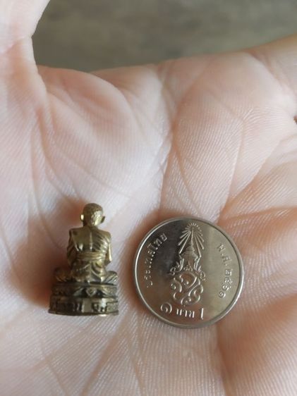 พระเนื้อทองเหลืองพิมพ์เล็ก(พระรูปหล่อพระหลวงปู่ปลั่ง(ฐิตวิริโย)วัดห้วยรอบ(ไม่ทราบรุ่น)(จังหวัดอุทัยธานี))พระบ้านพักเครื่องรางของมงคล รูปที่ 16