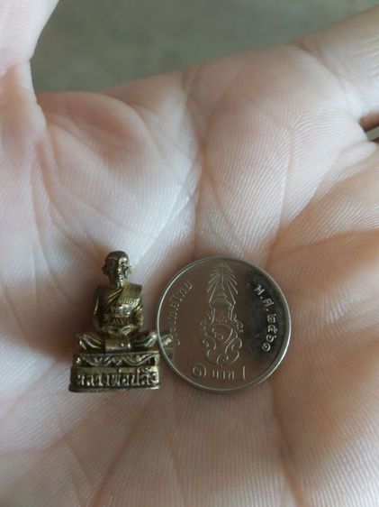 พระเนื้อทองเหลืองพิมพ์เล็ก(พระรูปหล่อพระหลวงปู่ปลั่ง(ฐิตวิริโย)วัดห้วยรอบ(ไม่ทราบรุ่น)(จังหวัดอุทัยธานี))พระบ้านพักเครื่องรางของมงคล รูปที่ 12