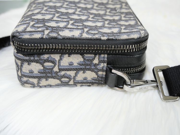 Dior Oblique jacquard Pouch with Strap รูปที่ 9