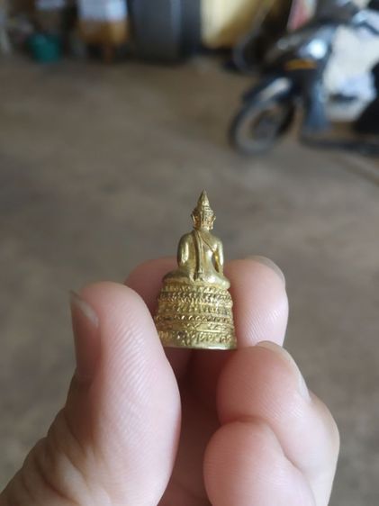 พระเนื้อกะไหล่ทองพิมพ์เล็ก(พระรูปหล่อพระหลวงพ่อทันใจ(วัดพระธาตุดอยสุเทพ)(จังหวัดเชียงใหม่))พระบ้านพระเครื่องรางของมงคล รูปที่ 2