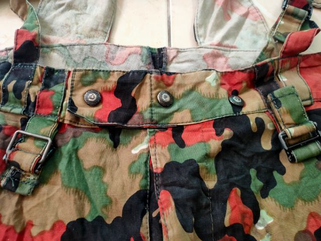 Authentic Swiss Army M70 Alpenflage Trousers Cargo Pants. เอี๊ยมทหารสวิสงานยุค 60s สภาพดีไม่ขาด มีรอยปะบ้างตามอายุกางเกง  รูปที่ 6