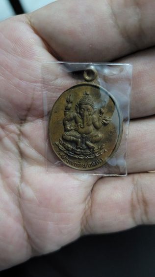 เหรียญเสมารุ่นแรก พระครูอินทเขมากร หลวงพ่อแย้ม รุ่นผูกพัทธสีมา วัดอินทร์เกษม(หนองหิน) อ.เมือง จ.สุพรรณบุรี ปี2525 เนื้อทองแดง 
สภาพสวยเดิมๆ รูปที่ 18