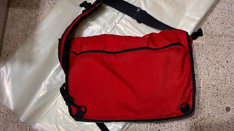 กระเป๋าแมสเซนเจอร์ vagx สภาพดี ภายในผ้าล่ม ด้านนอกผ้า cordura มีสายล็อกเอว  รูปที่ 6