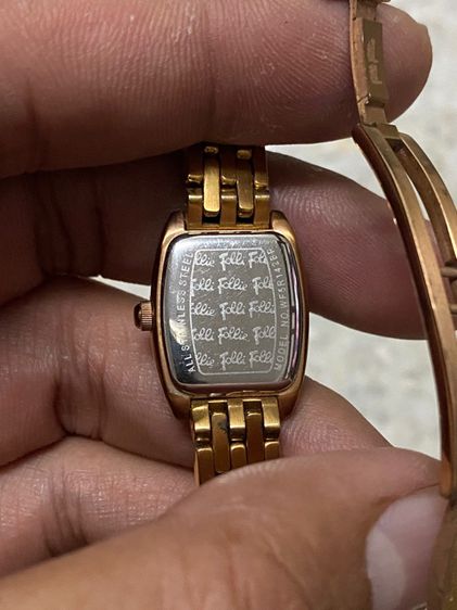 นาฬิกายี่ห้อ FOLLI FOLLIE  ควอทซ์  ของแท้มือสอง ทองยังสวย  เรือนจิ๋ว  สายยาวประมาณ 16 เซนติเมตร 900฿ รูปที่ 3