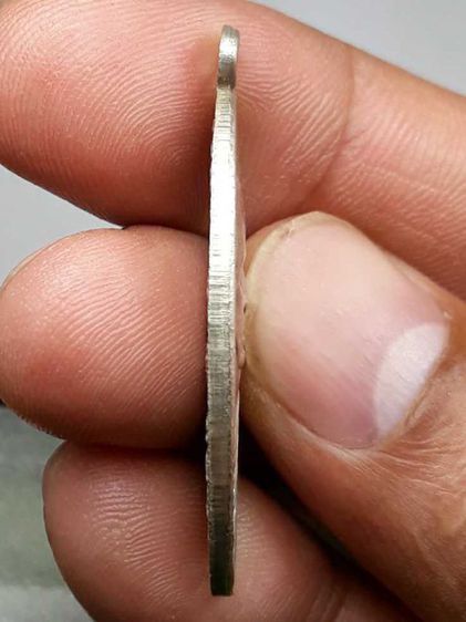 เหรียญใบขี้เหล็กหลวงปู่แผ้ว รูปที่ 3