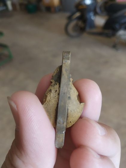 พระเครื่อง(แหมบรูปเหมือนพระสัมมาสัมพุทธเจ้า(ไม่รู้ที่มาไม่ทราบพระเกจิที่สร้าง))พระบ้านหาเครื่องรางของมงคล รูปที่ 8