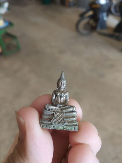 พระเนื้อโลหะกะไหล่เงินพิมพ์เล็ก(พระรูปหล่อพระพุทธโสธรพิมพ์เล็ก(300305)(ไม่ทราบพระเกจิที่สร้าง))พระบ้านพระเครื่องรางของมงคล รูปที่ 2
