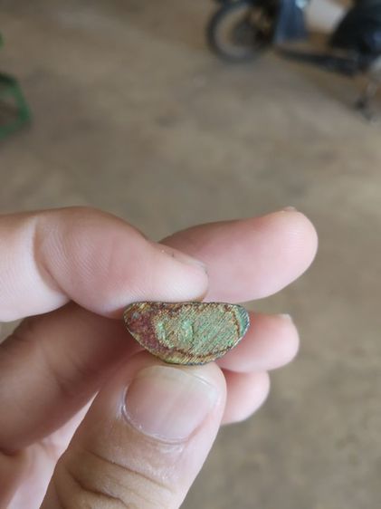 พระเนื้อโลหะกะไหล่เงินพิมพ์เล็ก(พระรูปหล่อพระพุทธโสธรพิมพ์เล็ก(300305)(ไม่ทราบพระเกจิที่สร้าง))พระบ้านพระเครื่องรางของมงคล รูปที่ 13