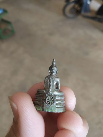 พระเนื้อโลหะกะไหล่เงินพิมพ์เล็ก(พระรูปหล่อพระพุทธโสธรพิมพ์เล็ก(300305)(ไม่ทราบพระเกจิที่สร้าง))พระบ้านพระเครื่องรางของมงคล รูปที่ 6