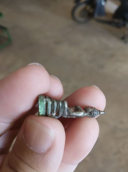 พระเนื้อโลหะกะไหล่เงินพิมพ์เล็ก(พระรูปหล่อพระพุทธโสธรพิมพ์เล็ก(300305)(ไม่ทราบพระเกจิที่สร้าง))พระบ้านพระเครื่องรางของมงคล รูปที่ 17