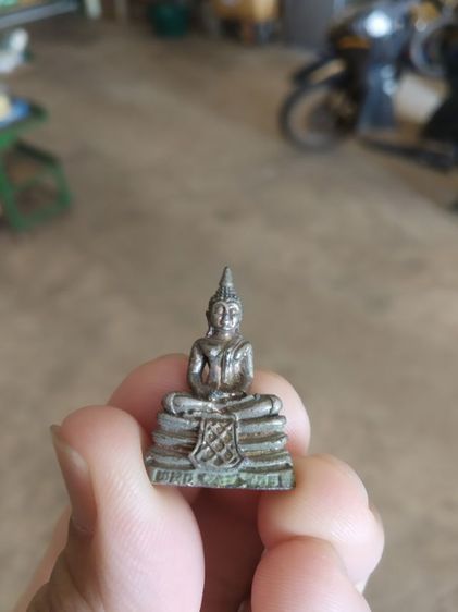 พระเนื้อโลหะกะไหล่เงินพิมพ์เล็ก(พระรูปหล่อพระพุทธโสธรพิมพ์เล็ก(300305)(ไม่ทราบพระเกจิที่สร้าง))พระบ้านพระเครื่องรางของมงคล รูปที่ 3