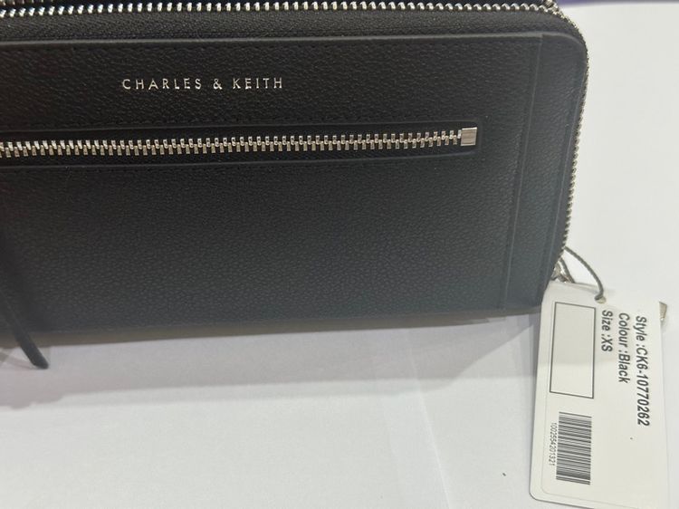 Charles and keith กระเป๋าสตางค์ สีดำ รูปที่ 4