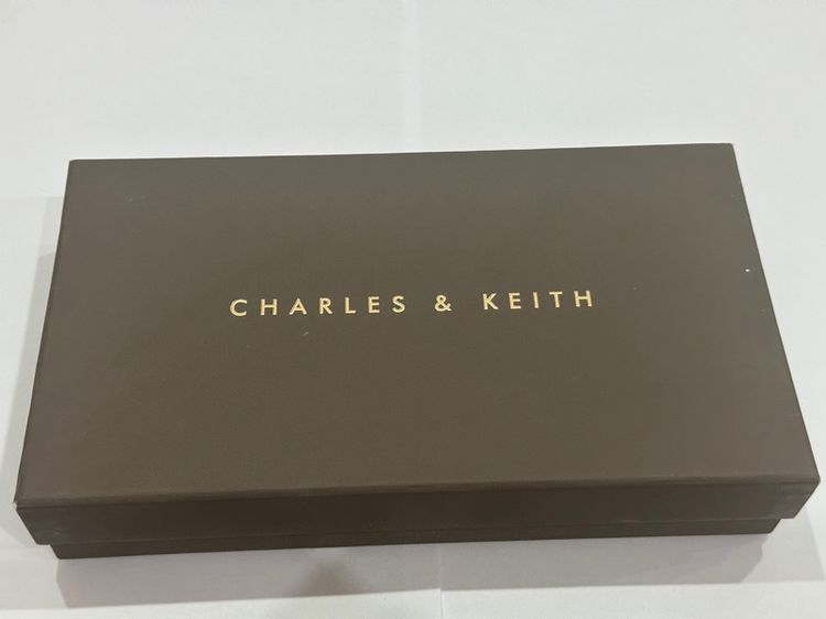 Charles and keith กระเป๋าสตางค์ สีดำ รูปที่ 6
