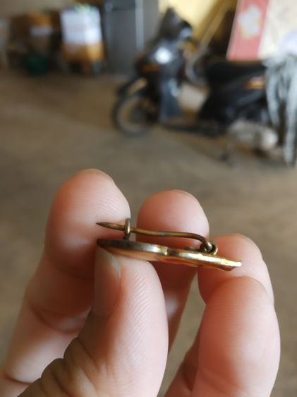 เข็มกลัด(เข็มกลัดราชการที่ห้า(เข็มกลัดชนิดเป็นเนื้อโลหะ)(ไม่รู้ที่มาไม่ทราบที่))เครื่องประดับหรือของมงคล รูปที่ 11